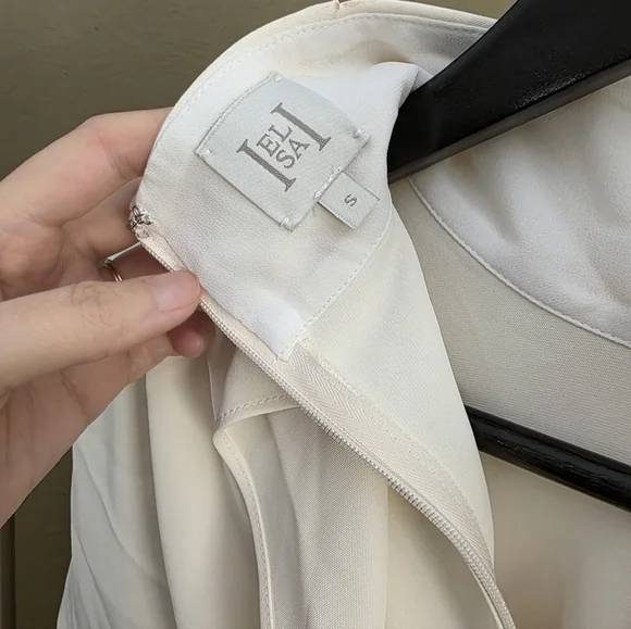 Big Sale! Helsa The Wilhelmina Cape Top in Cream - Picture 9 of 9